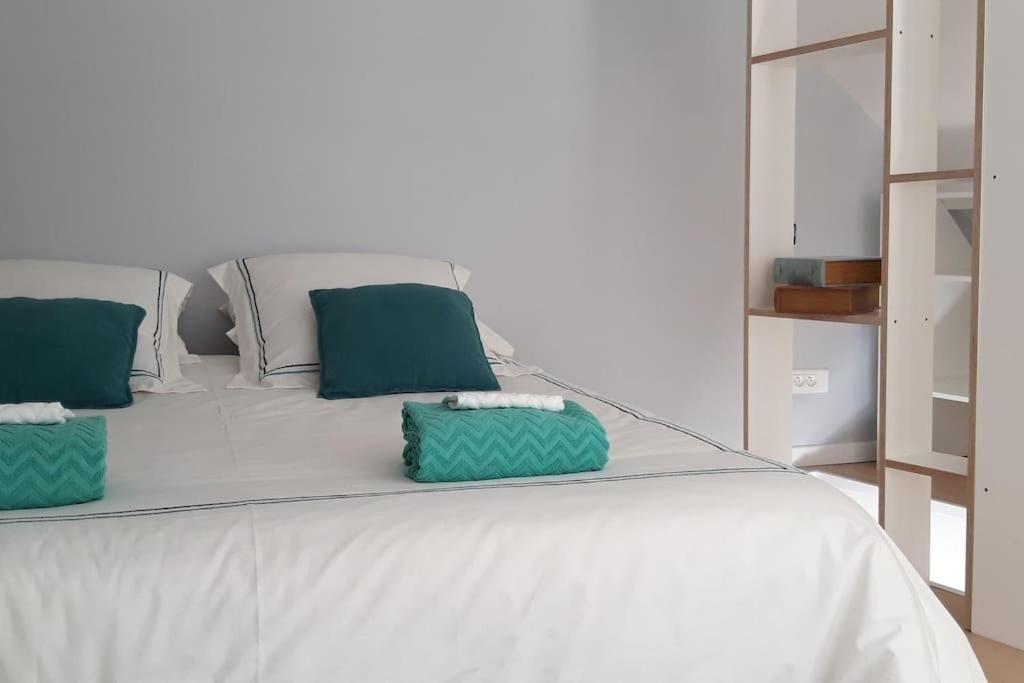 Duplex Le Colombier - Beautiful Charming Home Мани льо Онгр Екстериор снимка